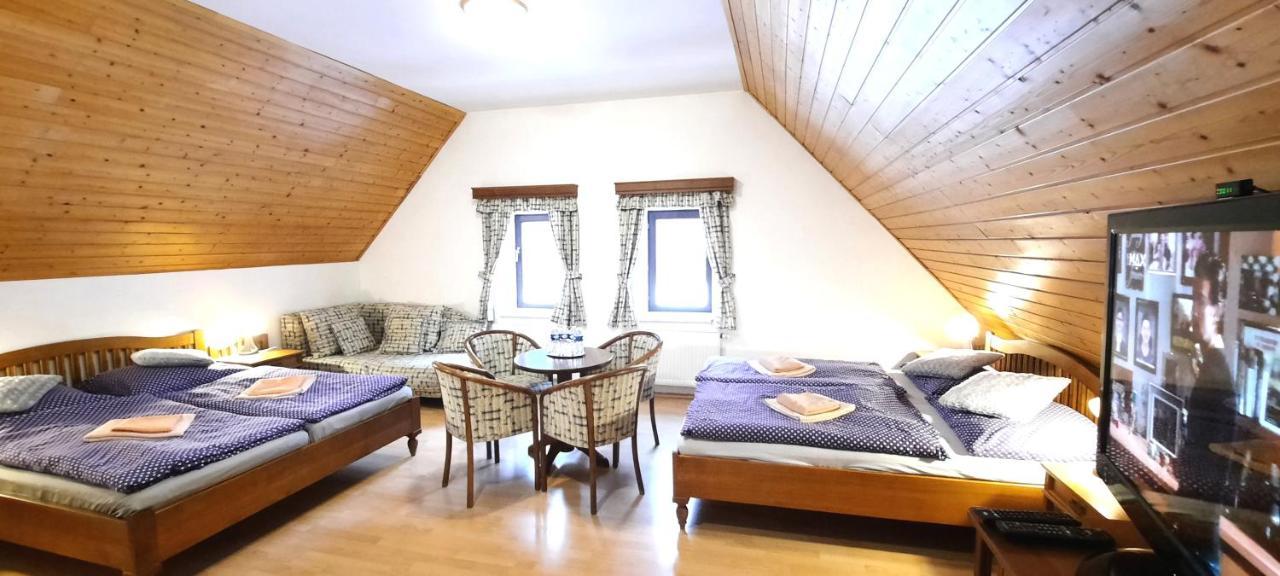 Hotel Perla Jizery Josefŭv Dŭl Ngoại thất bức ảnh
