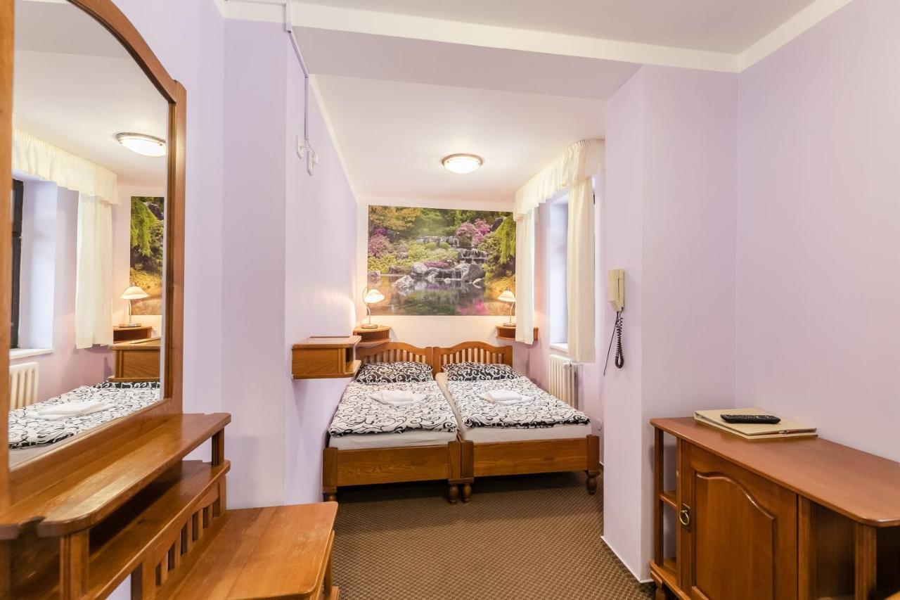Hotel Perla Jizery Josefŭv Dŭl Ngoại thất bức ảnh