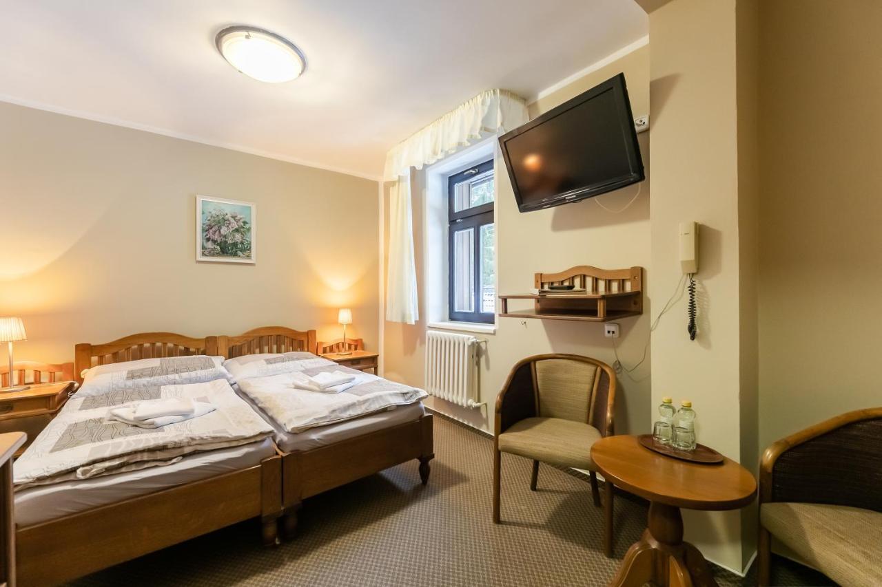 Hotel Perla Jizery Josefŭv Dŭl Ngoại thất bức ảnh