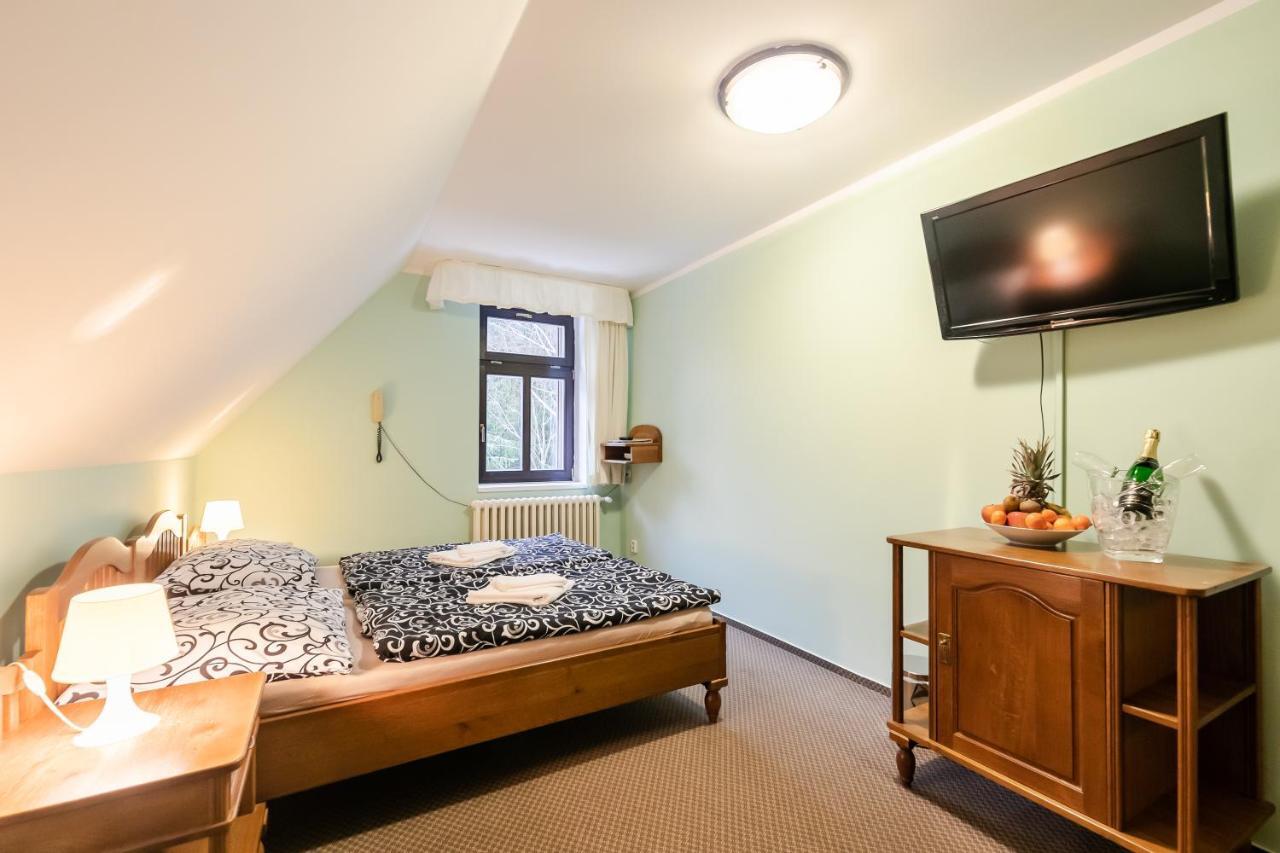 Hotel Perla Jizery Josefŭv Dŭl Ngoại thất bức ảnh