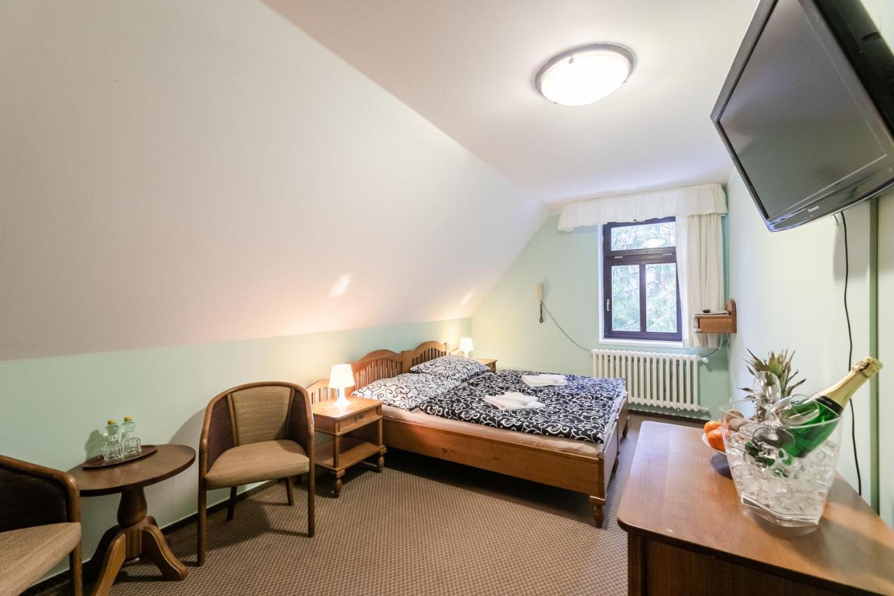 Hotel Perla Jizery Josefŭv Dŭl Ngoại thất bức ảnh
