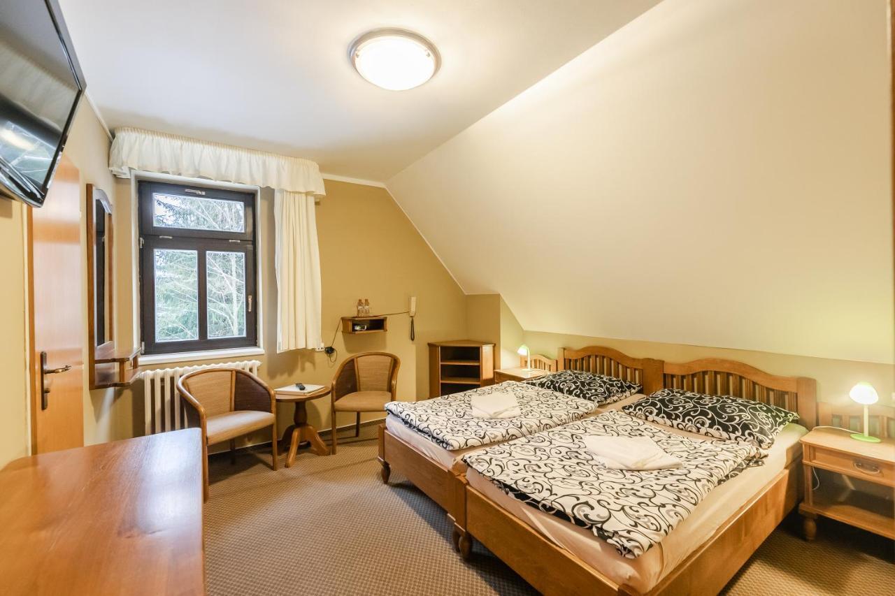 Hotel Perla Jizery Josefŭv Dŭl Ngoại thất bức ảnh