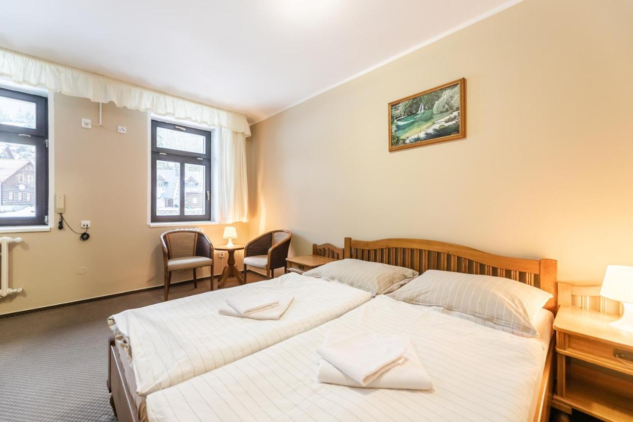 Hotel Perla Jizery Josefŭv Dŭl Ngoại thất bức ảnh