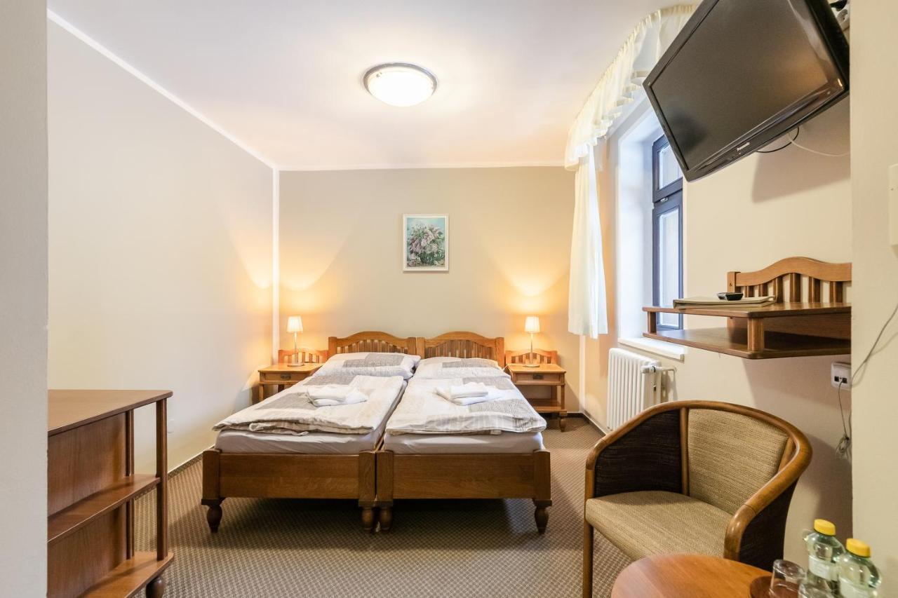 Hotel Perla Jizery Josefŭv Dŭl Ngoại thất bức ảnh