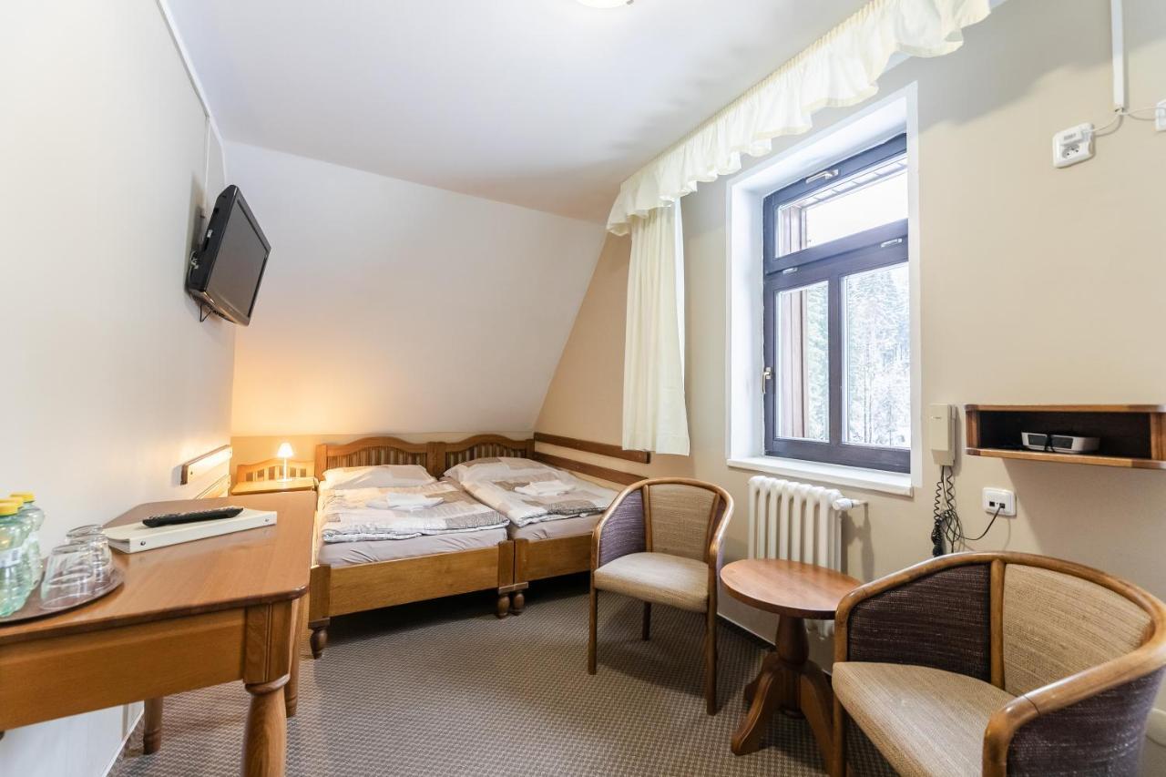 Hotel Perla Jizery Josefŭv Dŭl Ngoại thất bức ảnh
