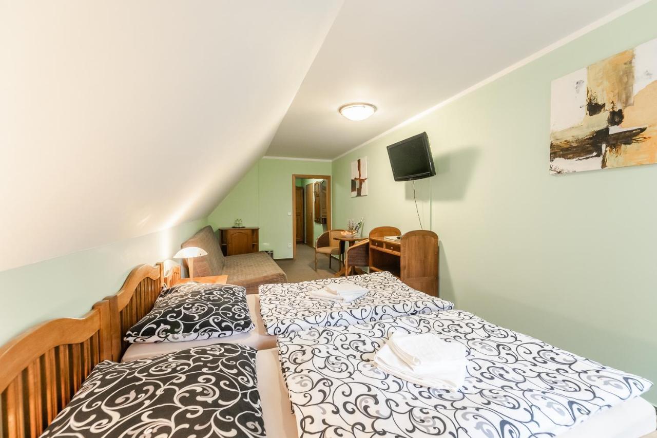 Hotel Perla Jizery Josefŭv Dŭl Ngoại thất bức ảnh