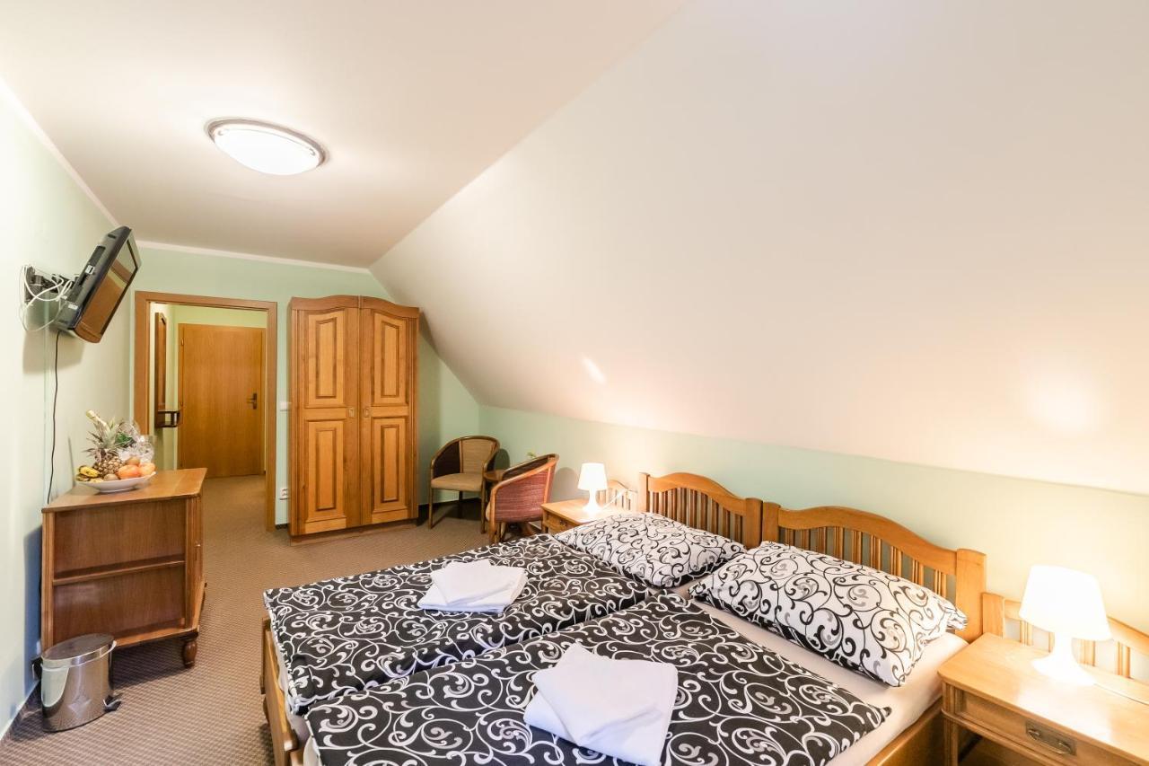 Hotel Perla Jizery Josefŭv Dŭl Ngoại thất bức ảnh